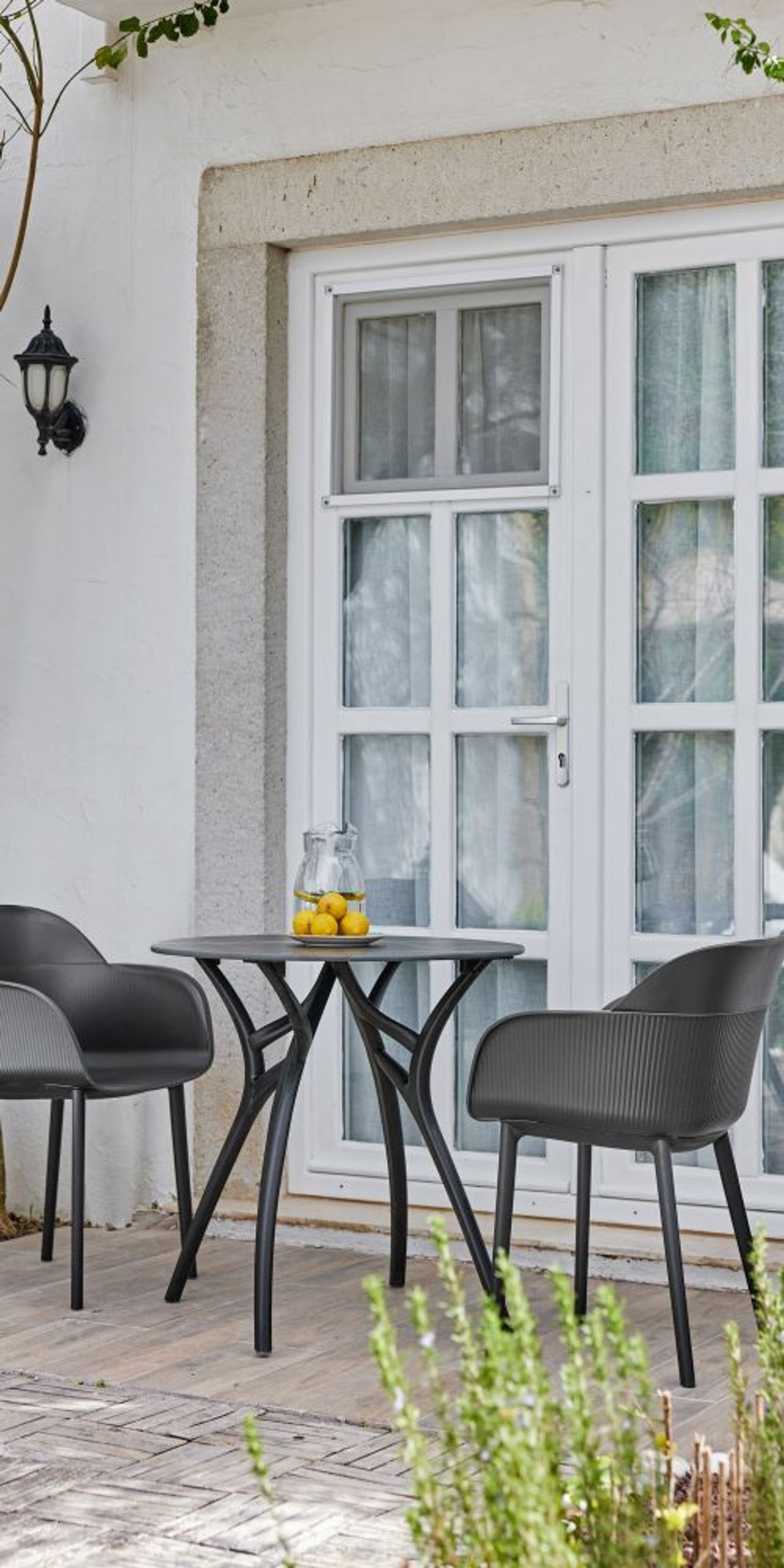 Уличная мебель года; IVY.